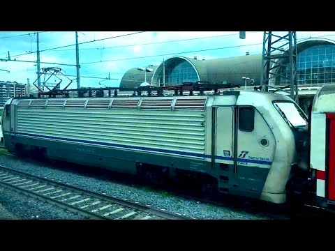 TRENITALIA Overtaking an Intercity headed to Roma Termini and led by a E402 type locomotive