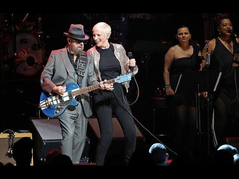 Eurythmics Would I Lie To You? Live at Sting & Friends, Rainforest Concert 09/12/2019