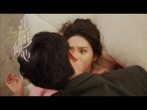 FilmBos yang dingin & mendominasi mengambil ciuman pertama gadis itu, keduanya diam-diam terhanyut