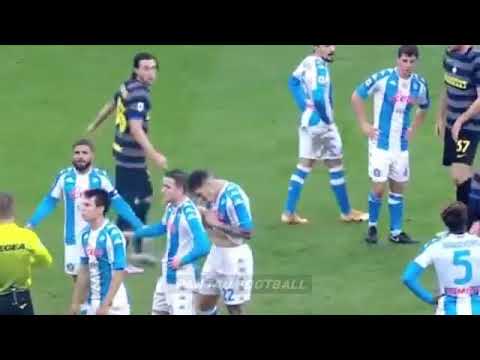 Lorenzo Insigne tells the referee to F**K OFF🤬🤬