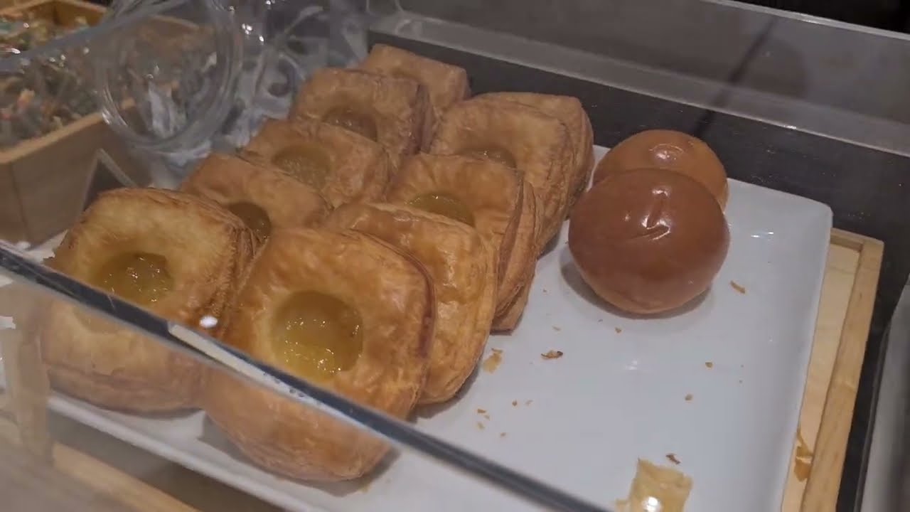 Japan Airlines JAL Sakura Lounge