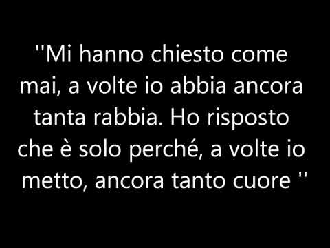 A pelle di faccia chiara di posti e posti di pigmentary Ho su una faccia un couperosis e una pigmentazione