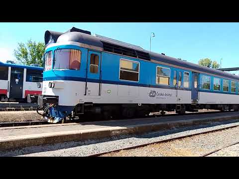 Příjezd retro motorového vozu 854.027 (Katr)+červeného bdtn 757+motorového vozu 854 do Prahy Čakovic