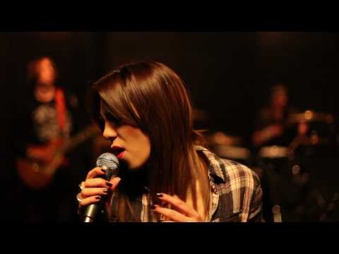 Žanamari - Nije napola