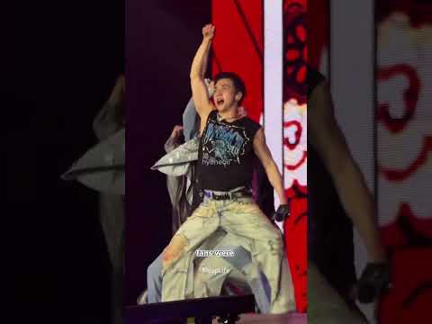 Even KATSEYE members couldn’t handle Hyunjin?  #kpop #shorts #katseye #straykids