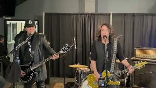 KISS in Saskatoon - VIP Soundcheck - Plaster Caster - Hotter Than Hell