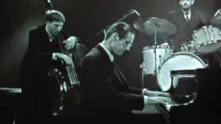 Bill Evans Trio - Isn't It Romantic