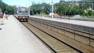preview picture of video 'Příjezd vlaku do stanice Sandefjord'