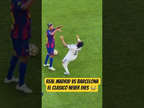 Real Madrid vs Barcelona The Legends !! Momen Kocak Ronaldinho Dorong Marcelo, Lalu Berpelukan 😂