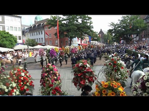 Schützenfest 2019 in Neuss. Der Aufmarsch der rund 100 Hönesse zur Sonntagsparade am 25.08.2019.