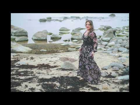 Hedvig Hanson All Hiiumaa liivasel rannal (N. Hanson/E. Enno)