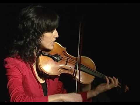 Helena Vedralová & Muziga - výtvarné klipy Hanky Voříškové - V širém poli hruška