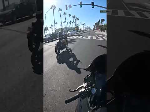 Harley rider gets mad at other biker for no reason 🙄 (via ian._.white/ig)