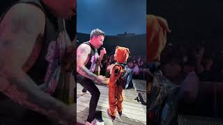Great parents make sure their kids know Simple Plan 😉🫶 #scoobydoo #poppunk #concert #shorts