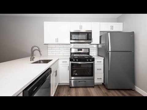 An updated Hoffman Estates 1-bedroom at the resort-like Barrington Lakes