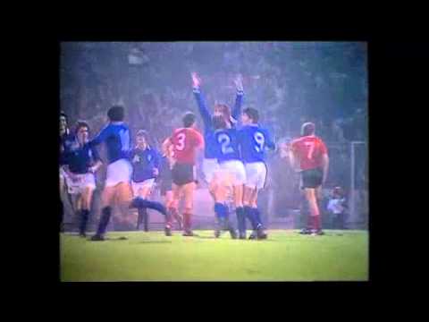 Derek Johnstone v PSV Eindhoven