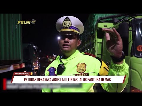 SAT LANTAS POLRES DEMAK ATUR LALU LINTAS DI WILAYAH TERDAMPAK BANJIR