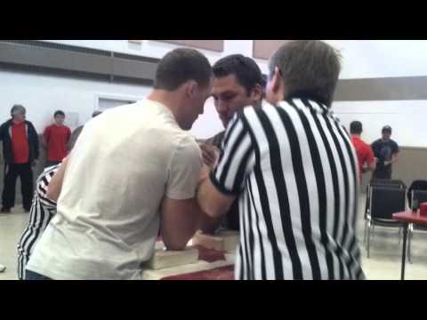 Randy Bayers vs Timothy Pie (right hand)