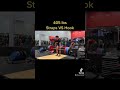 Straps vs Hook Grip
