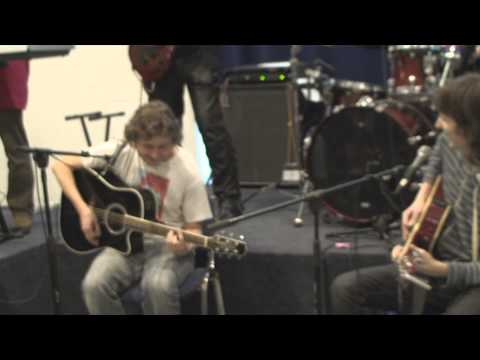 Lenich & Kirya - Pinkie's Brew (feat Andy Feelin & BroniKoni, live @ [ru]BronyCon 31-03-2013)