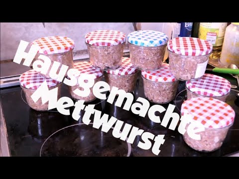 Zwiebel - Mettwurst im Glas eingemacht.
