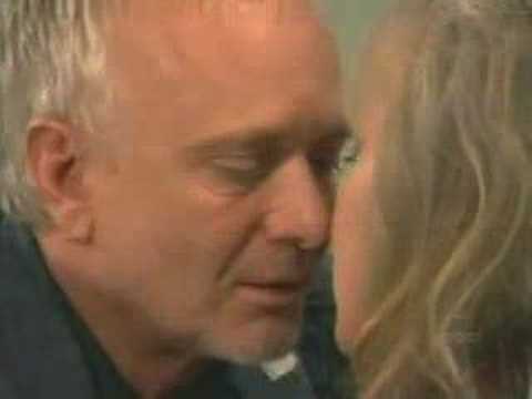 GENERAL HOSPITAL 11-22-06 LAURA GOES COMATOSE AGAIN