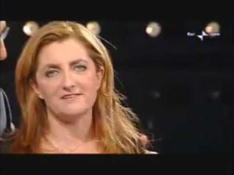 Pippo Baudo saluta Francesca Reggiani e presenta Valeria Marini a Domenica In 2009