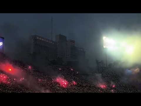 "AHI VIENE LA BANDA DEL PARQUE CENTRAL" Barra: La Banda del Parque &bull; Club: Nacional &bull; País: Uruguay