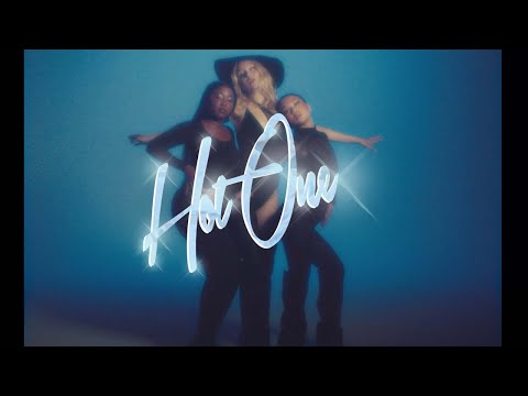 Leyla Blue "Hot One" featuring Baby Tate & REI AMI Official Video Live Chat