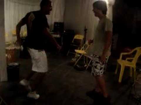 Luizinho e Diego dançando