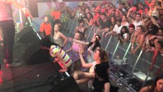 Diplo Express Yourself with gyals pon head top Live at Stereosinc Melbourne Dec 2012