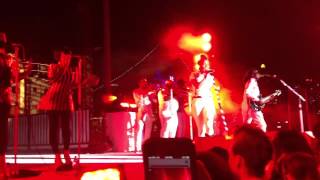 Janelle Monae  performs Jackson 5  &#39; I Want You Back &#39; live