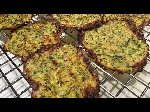 KETO ZUCCHINI PARMESAN AND GARLIC CHIPS