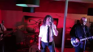 Doc Finger (Dr Feelgood) La Terrasse Cournon le 17/11/17 Jumping from love To love.