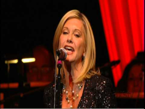 オリヴィア・ニュートン＝ジョン - Take Me Home, Country Roads (Live at A Rocky Mountain High Concert 2011) (Olivia Newton-John - Take Me Home, Country Roads (Live at A Rocky Mountain High Concert 2011))