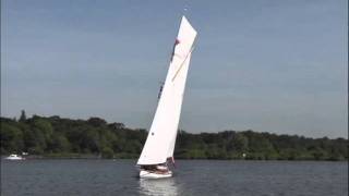 preview picture of video 'Classic Norfolk Broads yacht beating'
