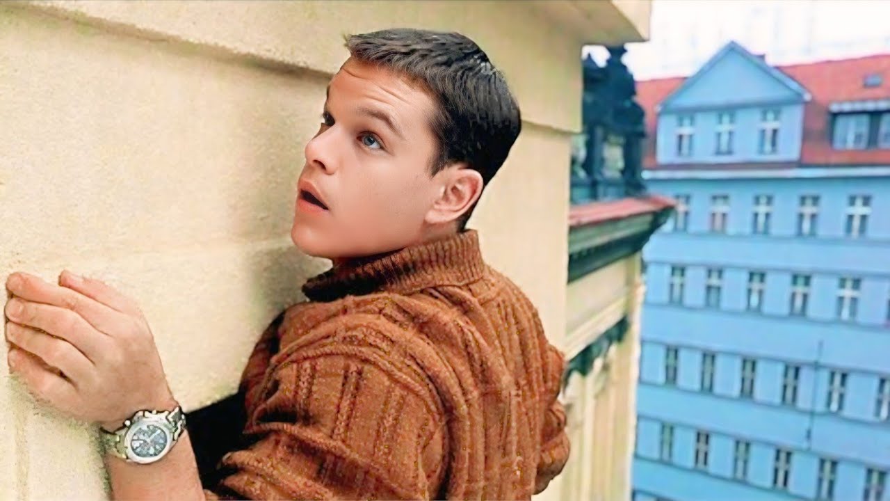 بيفقد الذاكرة وبيلاقي العالم كله بيطارده وعايز يقتله وهو مش عارف السبب ملخص الفيلم الرهيب  Bourne ج1
