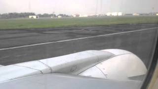 Download lagu Leaving Surabaya with Batavia Air Boeing 737-300 mp3