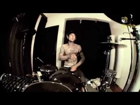 download lagu mp3 mp4 Eminem 3 Am Travis Barker Remix, download lagu Eminem 3 Am Travis Barker Remix gratis, unduh video klip Eminem 3 Am Travis Barker Remix