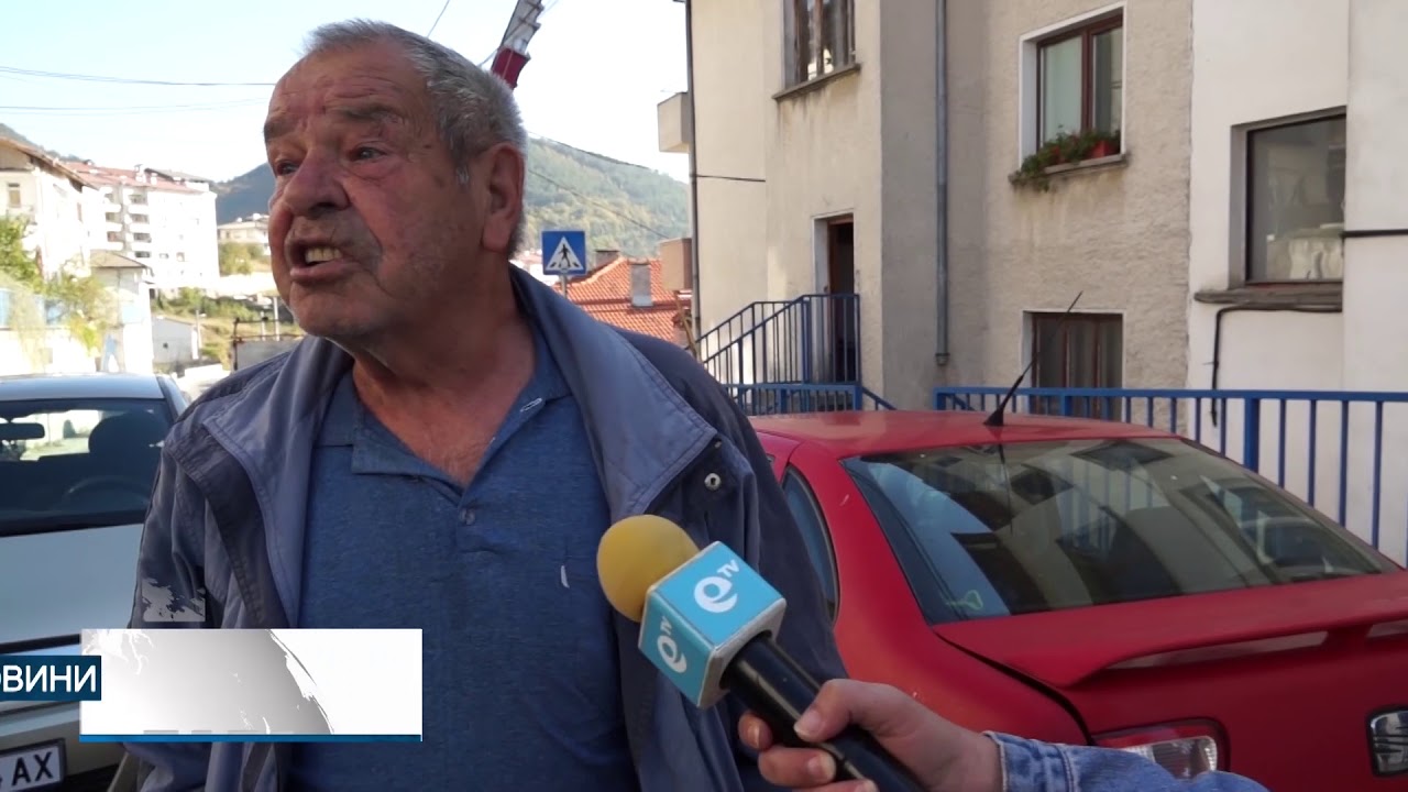 Млада шофьорка заби автомобила си в къща на ул. "Снежанка" в Смолян