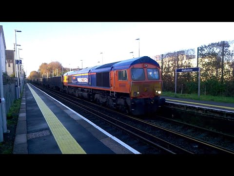 GBRf 66720 "wascosa" passing Addlestone on 20/12/22, with a tuneful greeting