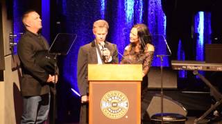 Randy Travis Sings “Amazing Grace” at Country Music Hall of Fame