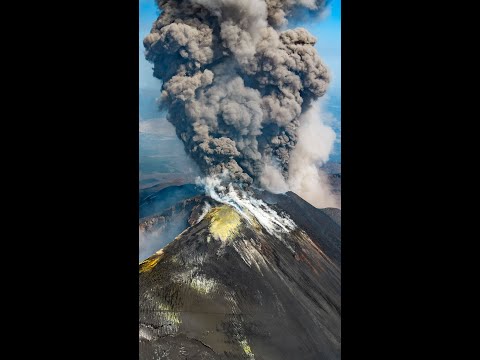 American tourist killed by lightning strike on Mount Etna