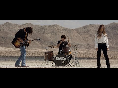 Phoenix - Vázquez Sounds (Official Video)
