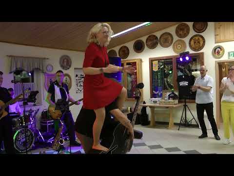 Boogie Tones -- Rock Around With Ollie Vee