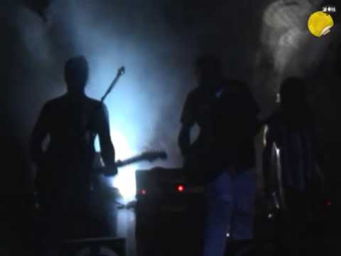 Let3 u prostoriji - u rupi od smole