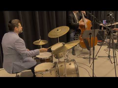 Promotional video thumbnail 2 for Tim Heizer Trio