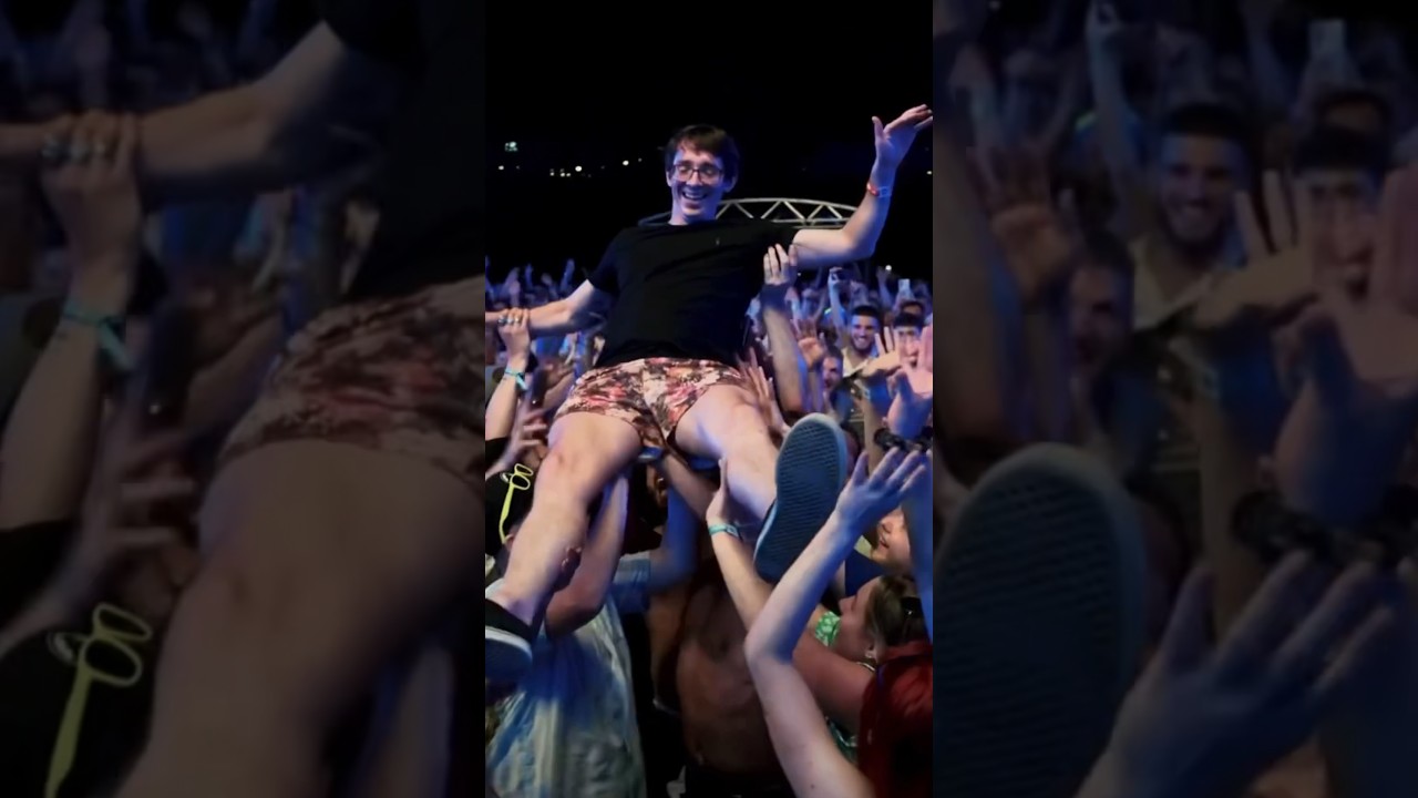 D&B 🤝 crowdsurfing 😂🏄‍♂️ #DnB #festival #electronicmusic #shorts