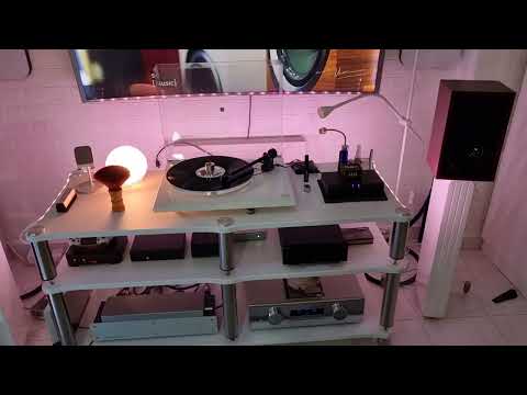 KEF LS 3/5A BY RAYMOND COOKE - RADIO HEAD-KARMA POLICE.REGA P3 ORTOFON 2MBLACK. BEAUTIFUL SOUNDING😍😊