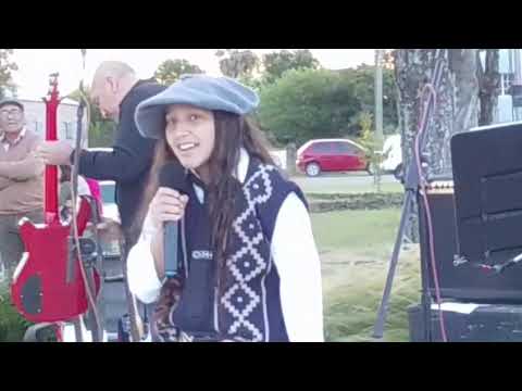 Carla Aranda actuando en el día de la madre san Gustavo Entre Rios 